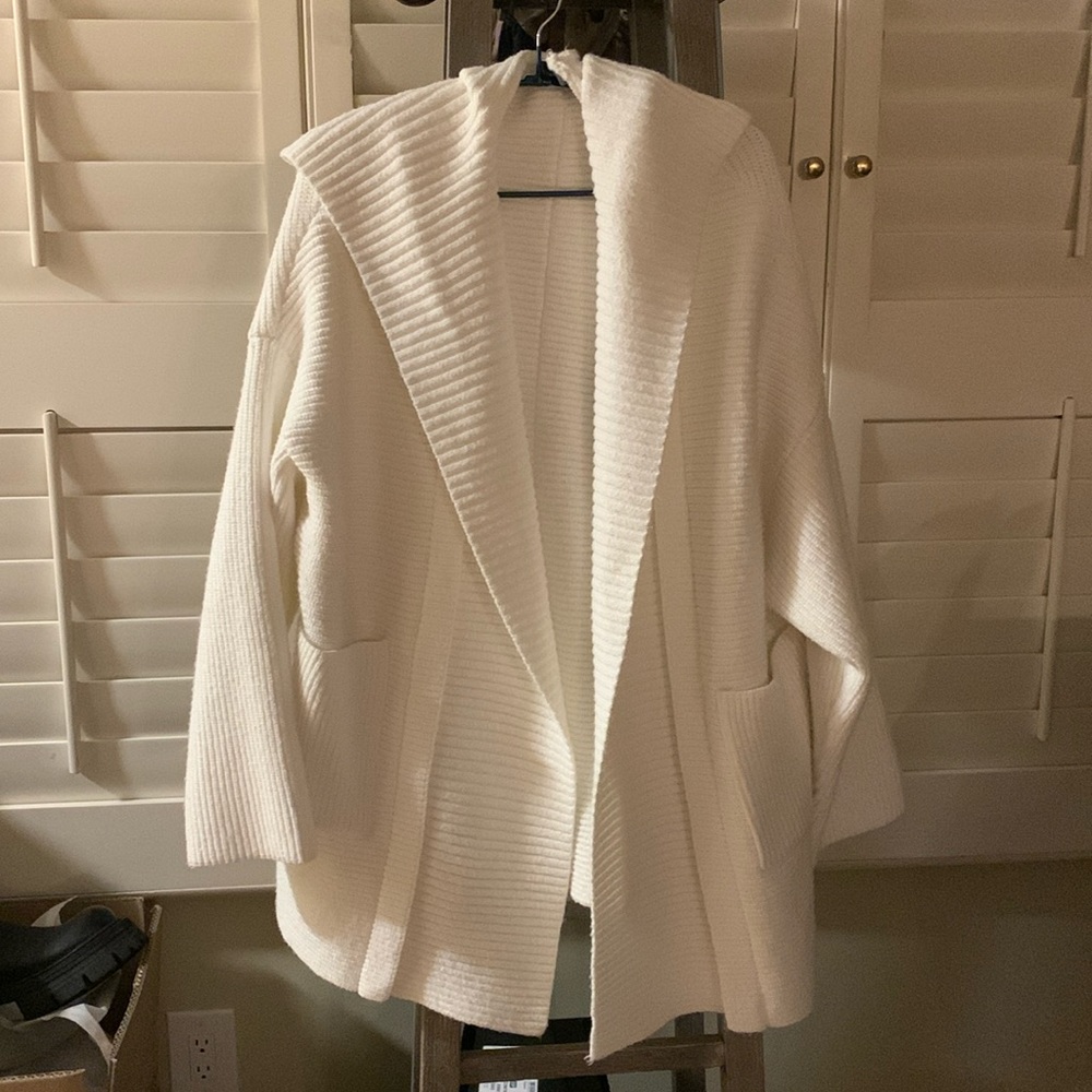 White hooded cardigan jacket with pockets